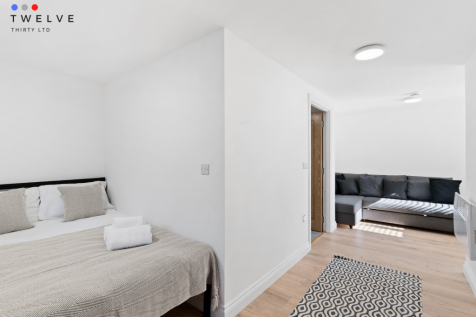 Studio (w/ sofa bed)