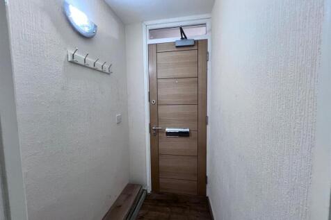 Entrance Hallway b.jpg