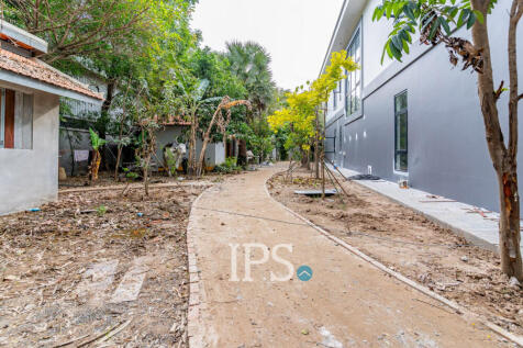 10 Bedroom Luxury Villa  For Sale - Koh Kra Bei, Phnom Penh