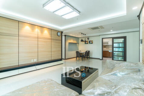 27th Floor 3 Bedroom Condo For Sale - Decastle Royal, BKK1,  Phnom Penh