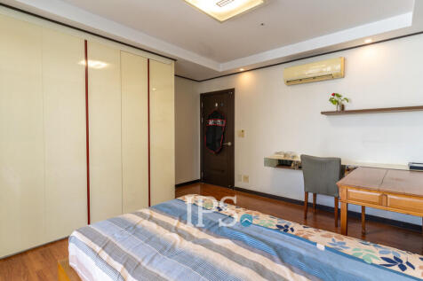 27th Floor 3 Bedroom Condo For Sale - Decastle Royal, BKK1,  Phnom Penh