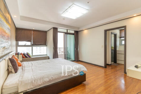 27th Floor 3 Bedroom Condo For Sale - Decastle Royal, BKK1,  Phnom Penh