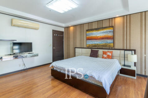 27th Floor 3 Bedroom Condo For Sale - Decastle Royal, BKK1,  Phnom Penh