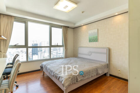 27th Floor 3 Bedroom Condo For Sale - Decastle Royal, BKK1,  Phnom Penh