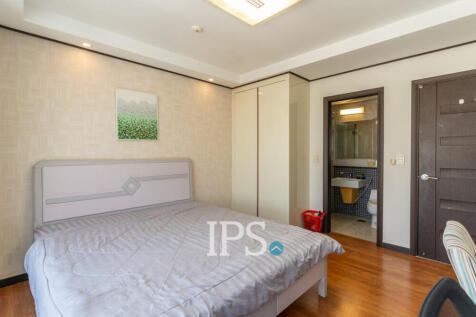 27th Floor 3 Bedroom Condo For Sale - Decastle Royal, BKK1,  Phnom Penh