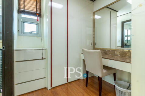 27th Floor 3 Bedroom Condo For Sale - Decastle Royal, BKK1,  Phnom Penh
