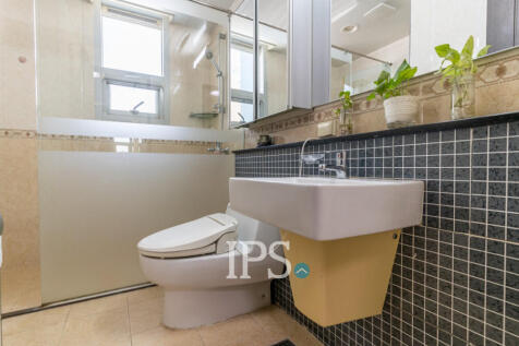 27th Floor 3 Bedroom Condo For Sale - Decastle Royal, BKK1,  Phnom Penh