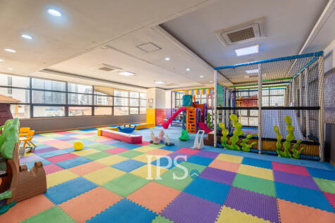 27th Floor 3 Bedroom Condo For Sale - Decastle Royal, BKK1,  Phnom Penh