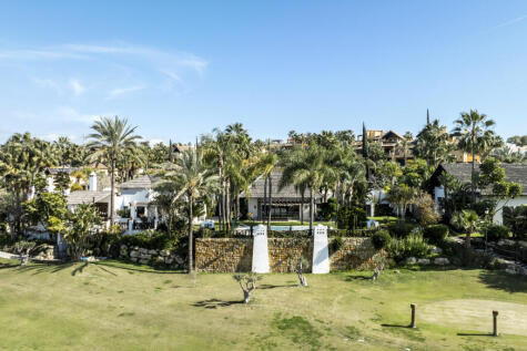 El Campanario Club House