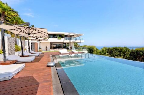 Luxurious modern villa with an infinity pool, sun 