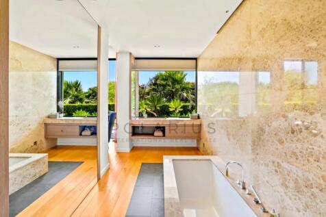 A modern bathroom featuring a large bathtub, floor