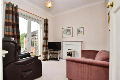 Sitting /Garden Room/ Bed 3