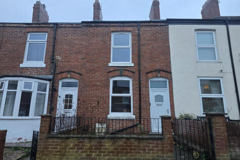 2 bed terraced house to rent Nelson Street, Bisho