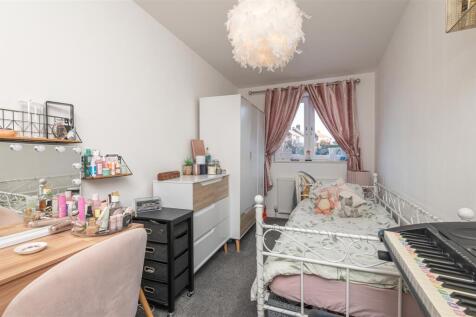 37 - 23 Queens Drive S75 2QQ.jpg