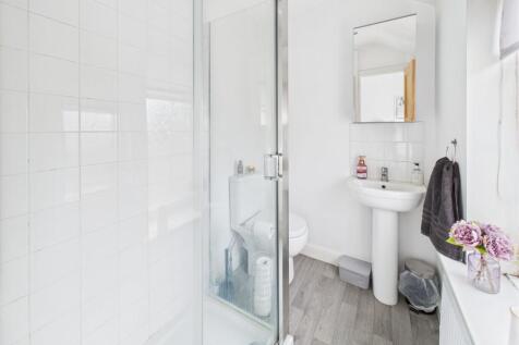 En-suite to Bedroom Three