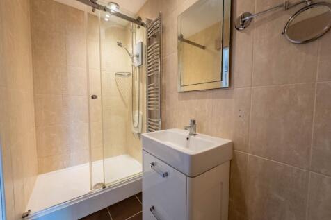 Master Ensuite 1