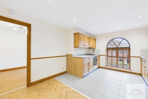 Kitchen / Dining Area
