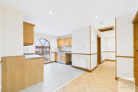 Kitchen / Dining Area