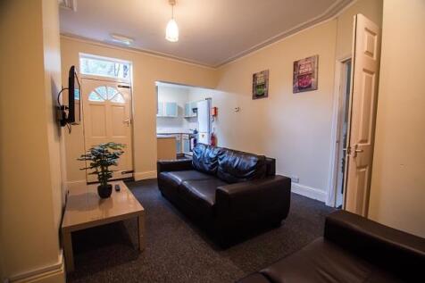 11_newington_rd_student_properties_livingroom2.jpg