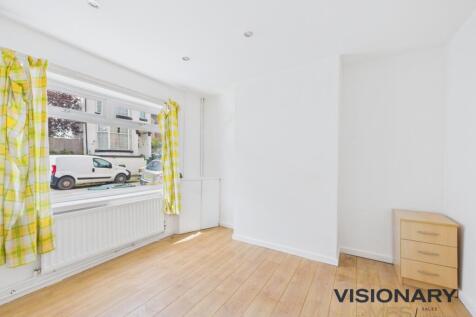 CAM03522G0-PR0214-STILL005