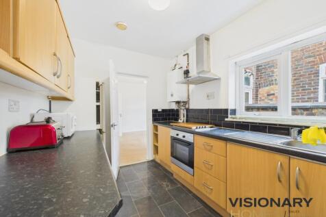 CAM03522G0-PR0214-STILL019