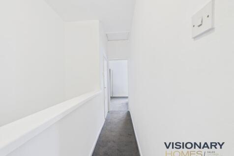 CAM03522G0-PR0214-STILL024