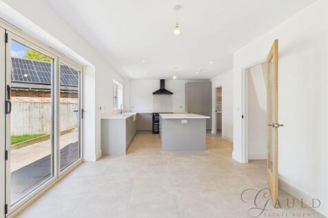 Kitchen / Dining Area
