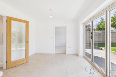 Kitchen / Dining Area