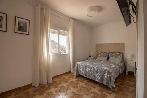 RG2504TH---bedroom-4