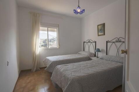 RG2504TH---bedroom-6