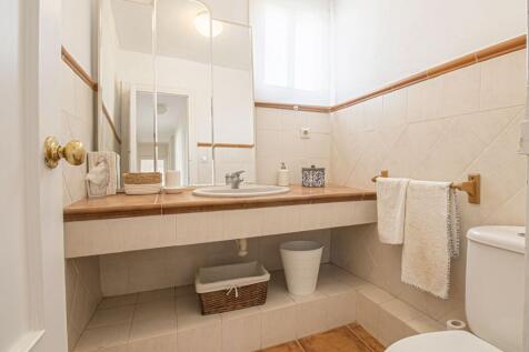 RG2504TH---bathroom-