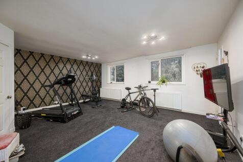 Master Bedroom / Gym