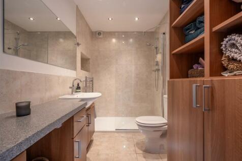 260024_33211239_I...