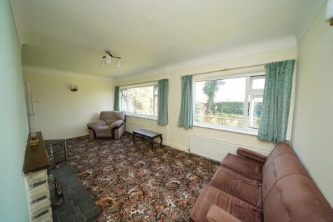 Lounge/Living Roo...