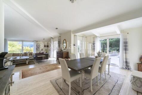 Dining room Wooden floor