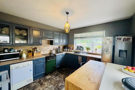 KITCHEN/BREAKFAST ROOM