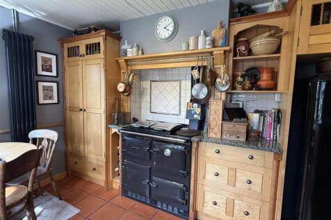 KITCHEN/BREAKFAST ROOM