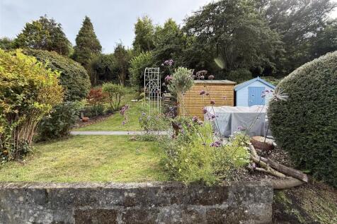 SUMMER HOUSE AND STORE SHED