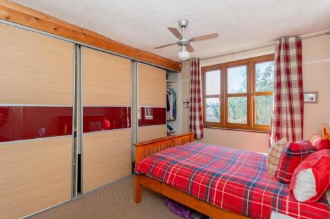 1O3GRFY - Bedroom B.jpg