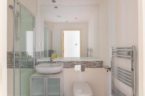 11N04OCC - Bathroom A.jpg