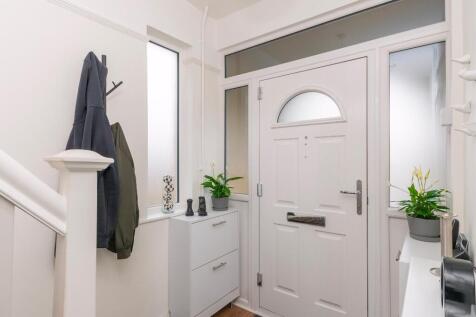 0J7ABN - Hallway B.jpg