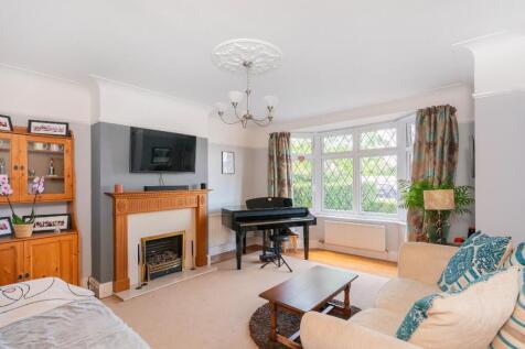 1H0V8HE - Living Room D.jpg