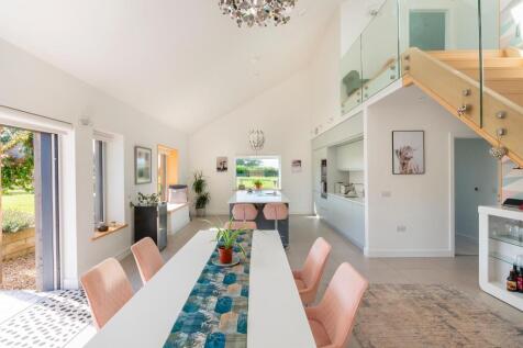 ESUOHAITSEH - Reception G.jpg