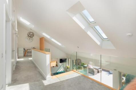 ESUOHAITSEH - Landing A.jpg