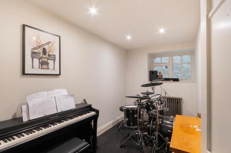 1H7RCN - Music Room A.jpg