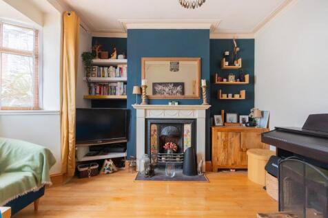 2S0HTN - Living Room B.jpg