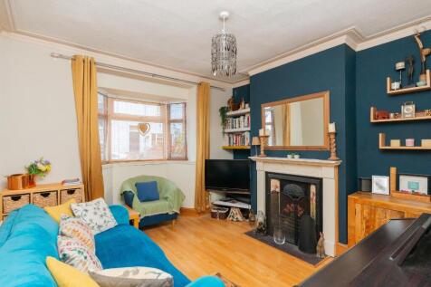 2S0HTN - Living Room E.jpg