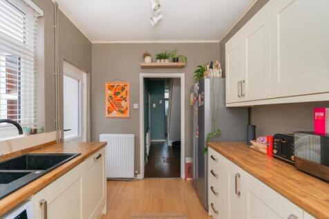 0N1QSKD - Kitchen A.jpg