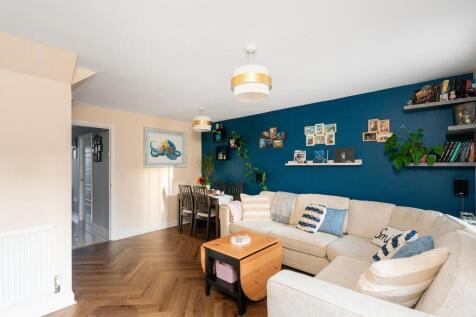 0M8RFP - Living Room A.jpg