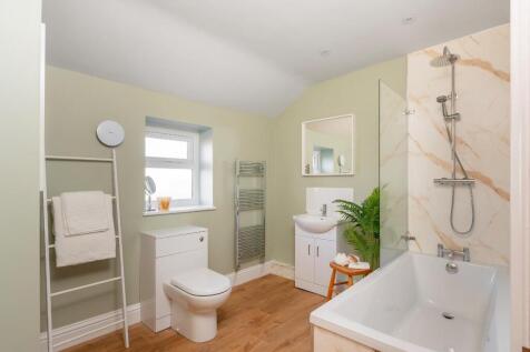 2R1RGK - Bathroom C.jpg